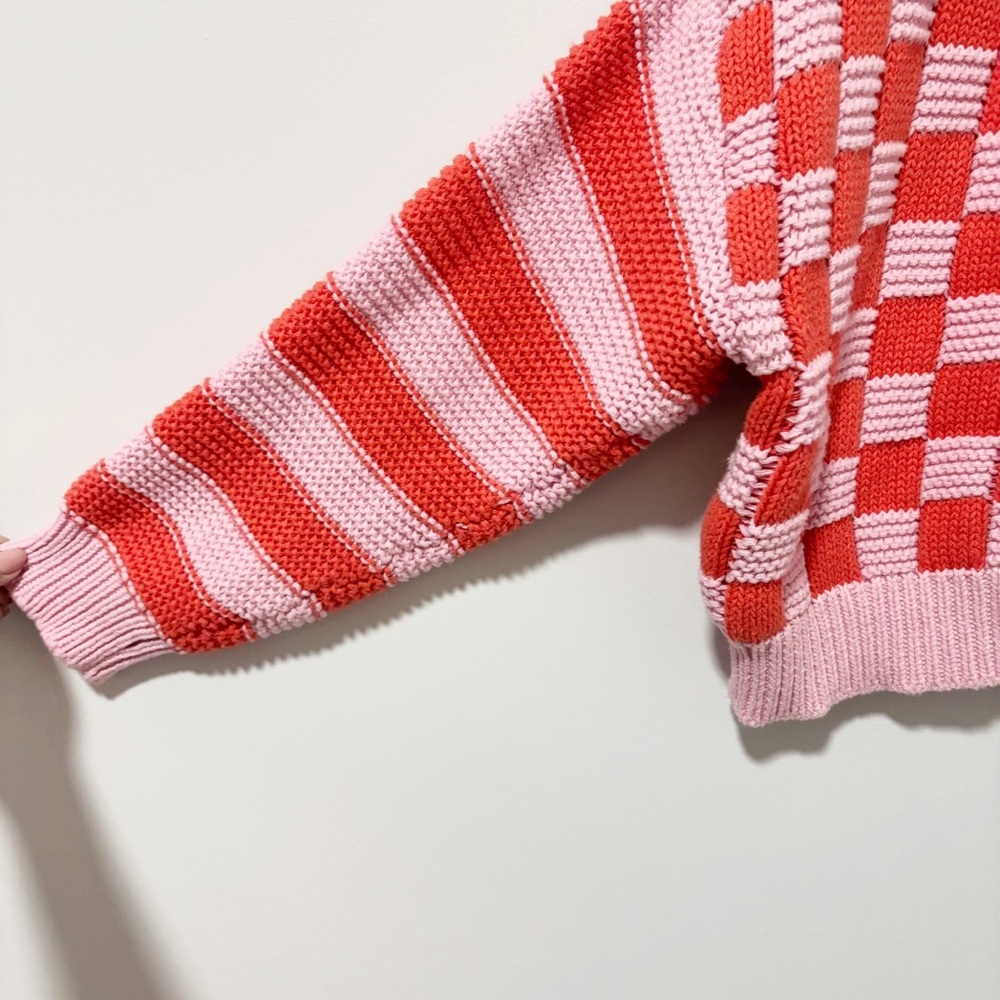 entro Pink and Red Cropped Button-Up Knit Cardigan - Picture 4 of 8